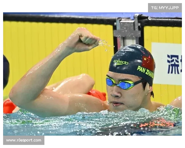 男子400自决赛潘展乐前200米领跑，后程体力下降